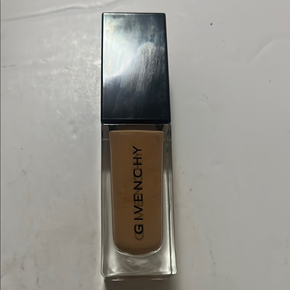 Givenchy Prisme libre skin caring glow Cream Foundation  Liquid Coverage 1.fl 0z